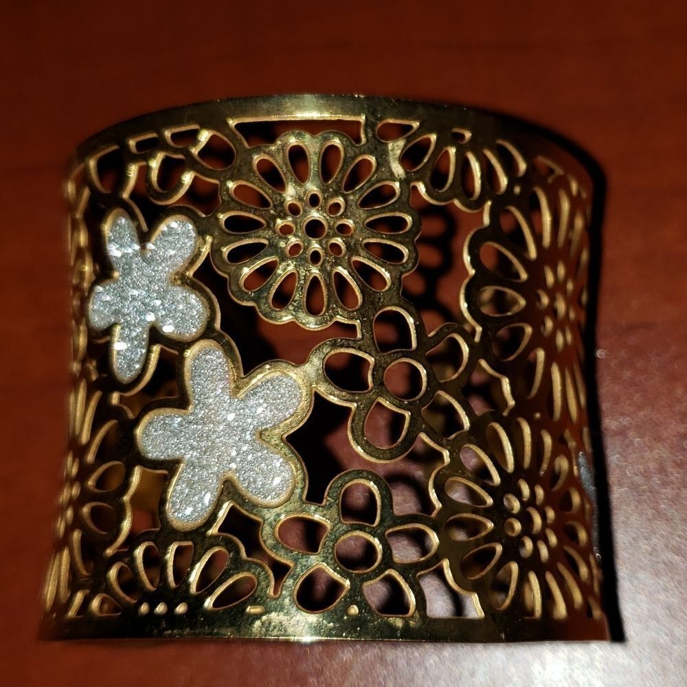 Gold And White Floral Cuff Bracelet - Picture 3 of 4